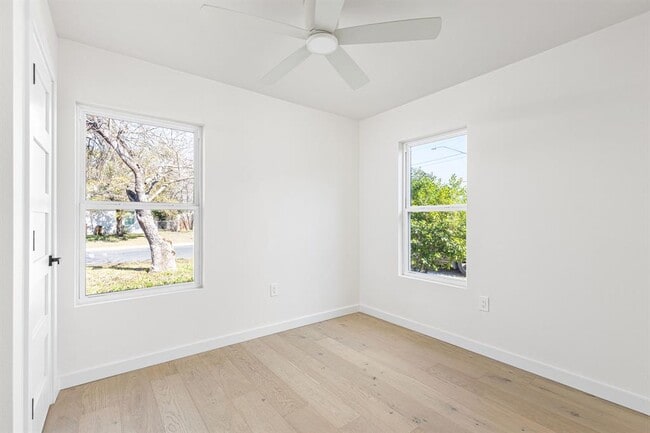 Building Photo - 2105 Brunswick Dr