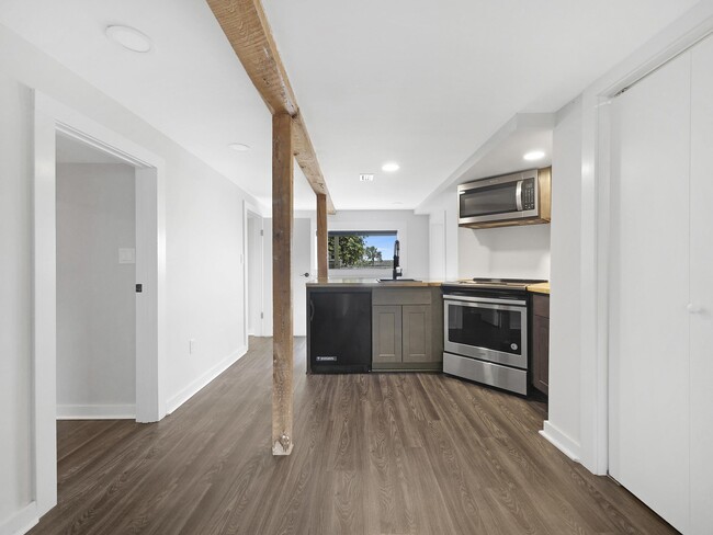 Building Photo - 5084 Atlantic View
