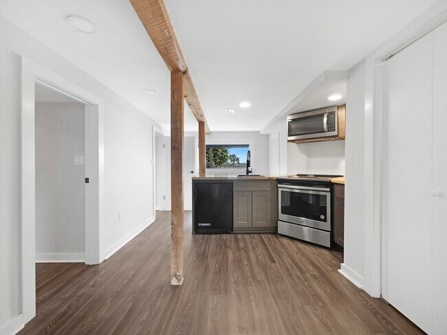 Building Photo - 5084 Atlantic View