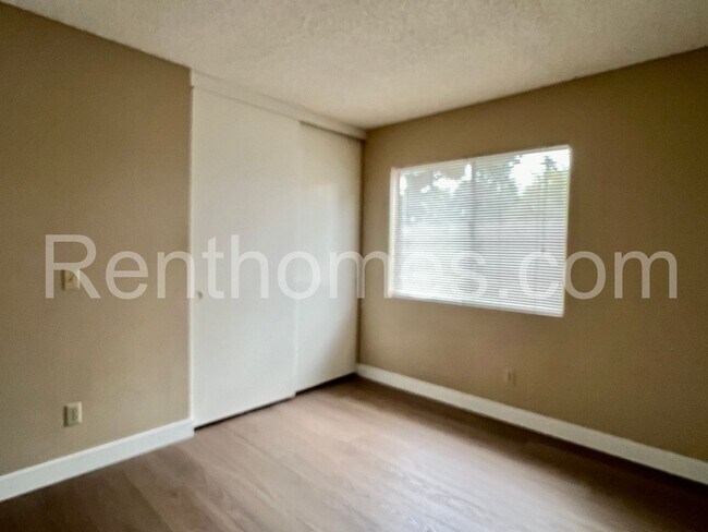 Building Photo - 10594 Dabney Dr
