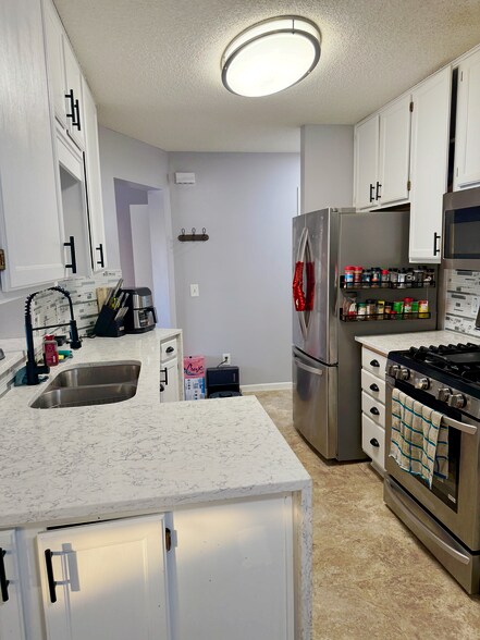 Building Photo - 14546 Cobalt Ave