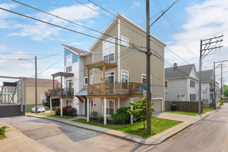 Building Photo - 721 University Ct