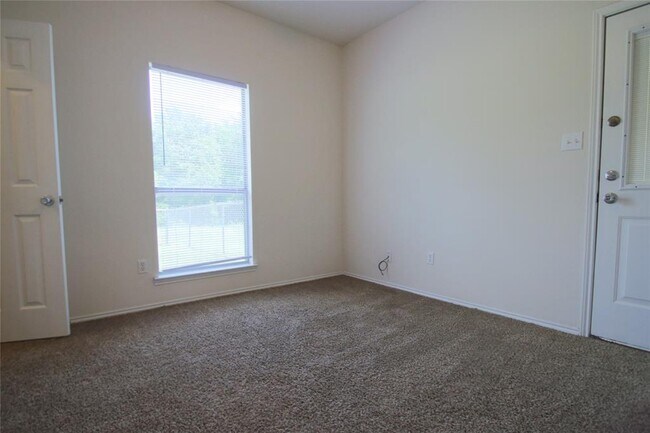 Building Photo - 128 Lindas Creek Ln