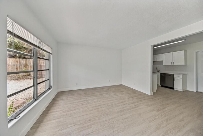 Building Photo - 317 SW 19th St