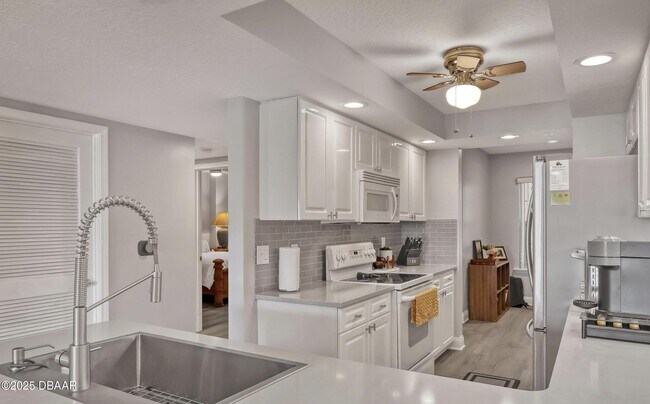 Building Photo - 4670 Links Village Dr