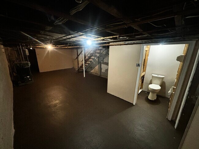 Building Photo - 84 N Berne St