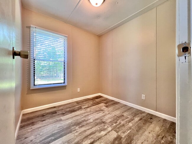 Building Photo - 3 BR 2 BA Near Surf City