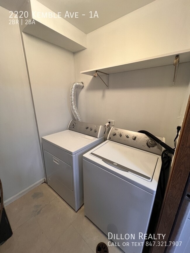 Building Photo - 2220 Kemble Ave