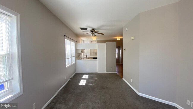 Building Photo - 7642 Bluff Point Ln