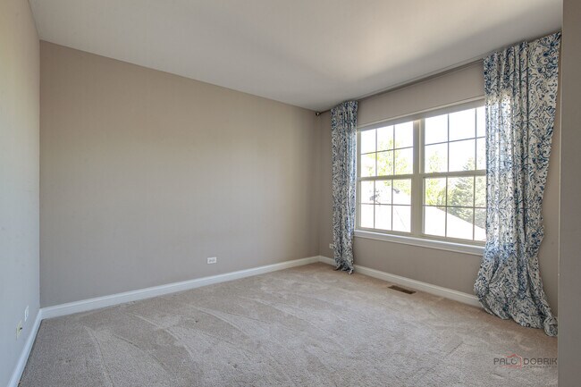 Building Photo - 2460 Violet St