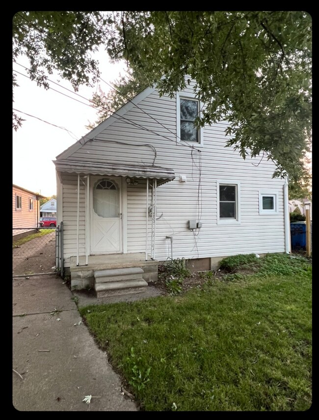 Primary Photo - Nice Warren 3 bed 1 bath
