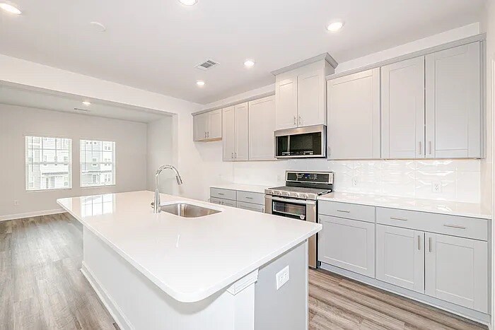 Building Photo - Room in Townhome on Bryce Ave