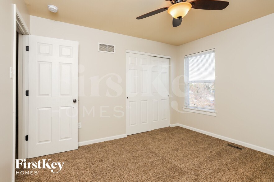 Building Photo - 1702 Briarmanor Dr