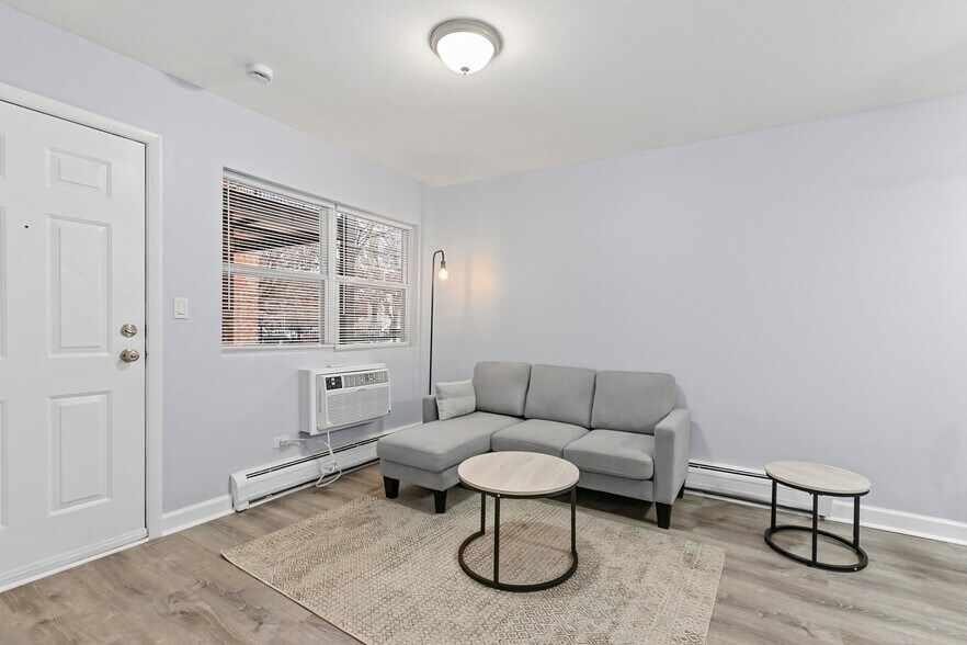 Primary Photo - 4613 N Beacon St