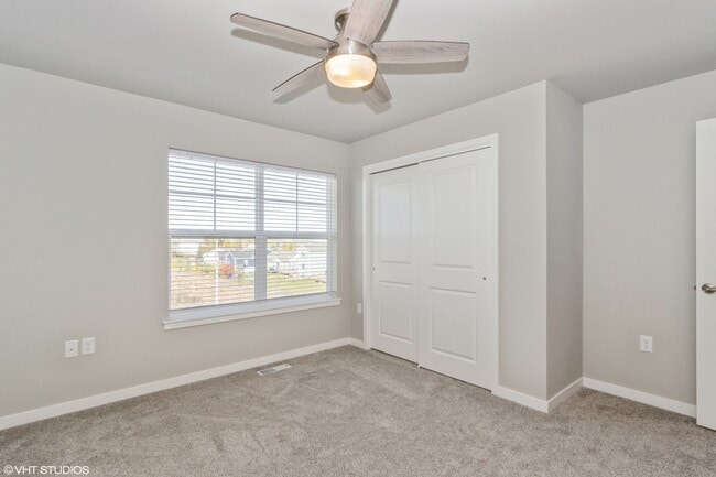 Building Photo - Big Ben Townhomes - 3 Bedroom/2.5 Bathroom