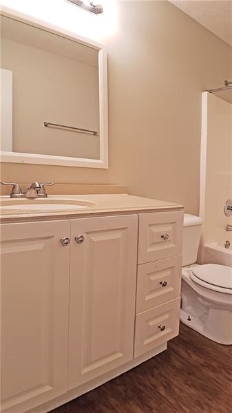 Building Photo - 2885 Center St