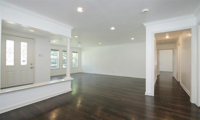 Building Photo - 3310 Suffolk Dr