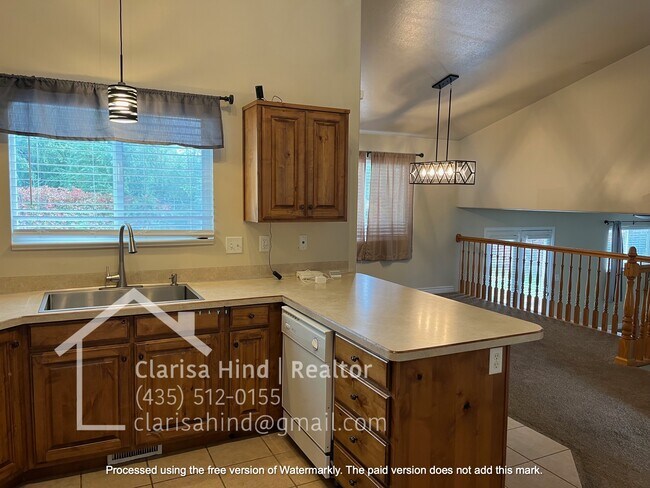 Building Photo - 262 1660 W