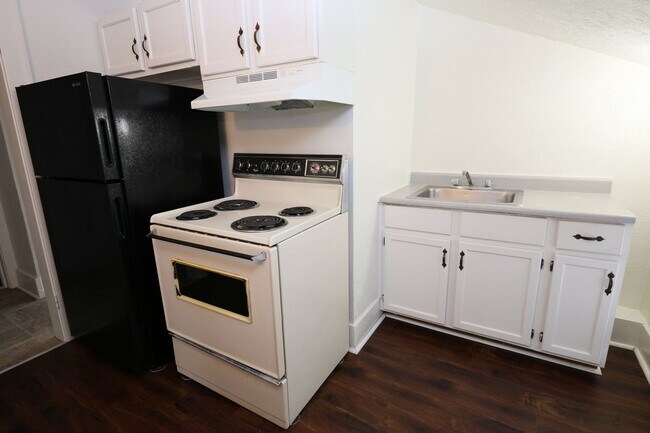 Building Photo - 1601-B