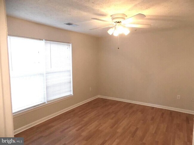 Building Photo - 2056 Quaker Way