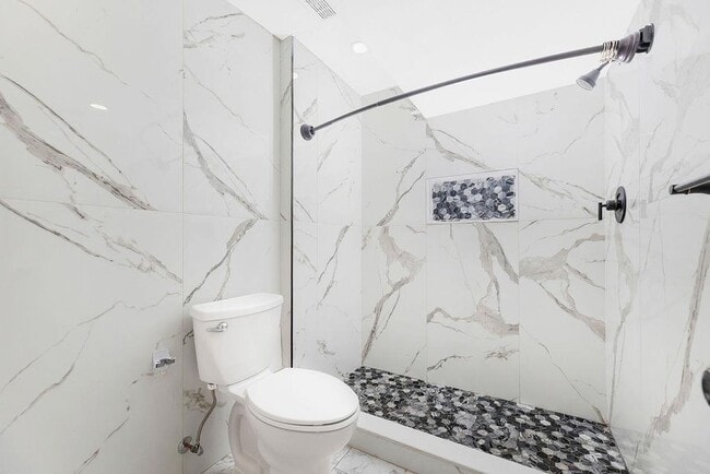 Building Photo - 385 Fairmount Ave