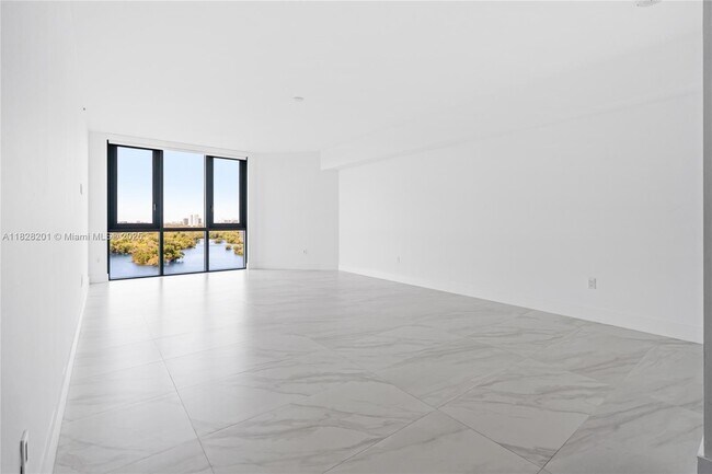 Building Photo - 17111 Biscayne Blvd