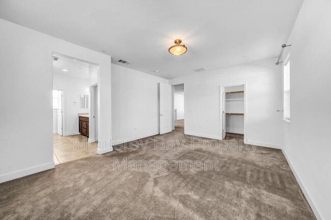 Building Photo - 3008 Lighthouse Ln