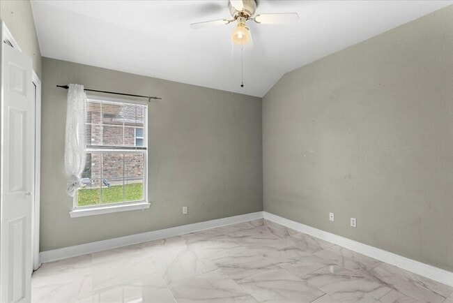 Building Photo - 11027 Oakcrest Dr