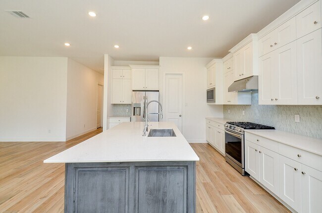 Building Photo - 4827 Avon Ridge Way