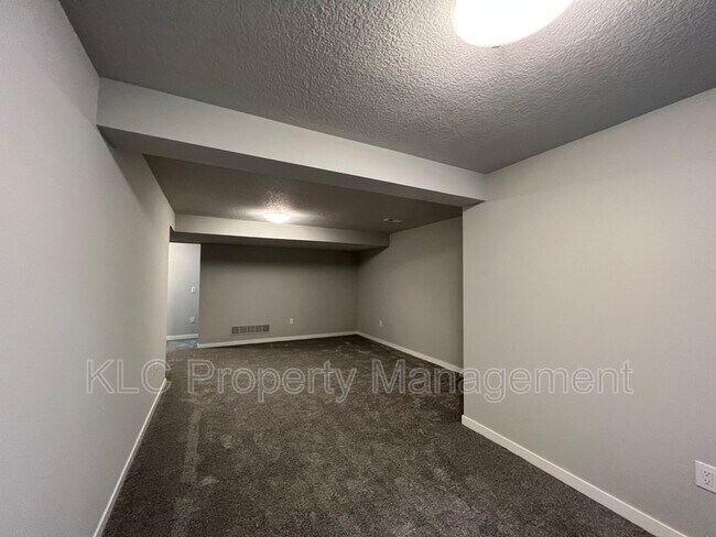 Building Photo - 616 1st St NW