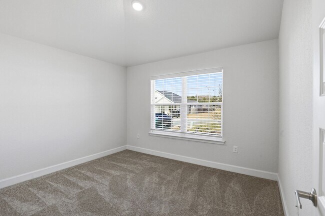 Building Photo - Newer Home in Alachua's Savannah Station