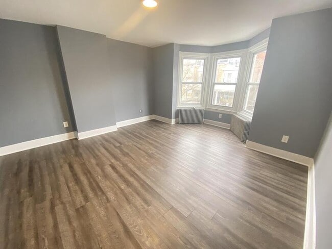 Building Photo - 220 E Marshall St