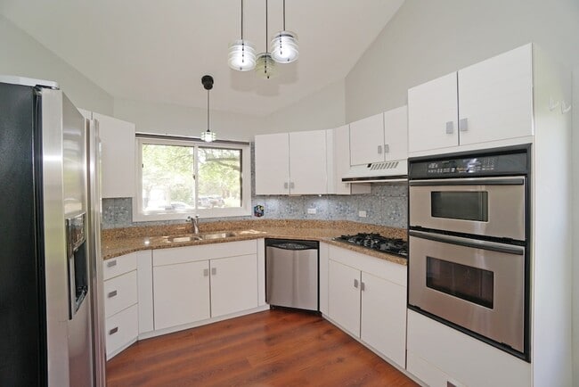 Building Photo - 229 Willow Pkwy