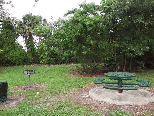 Building Photo - 829 Pipers Cay Dr