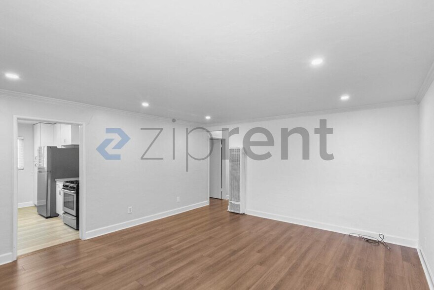 Building Photo - Unit