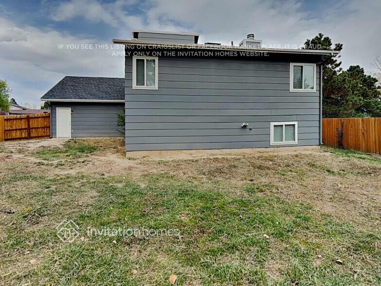 Building Photo - 2885 Mirage Dr