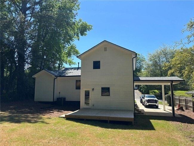 Building Photo - 169 Long Dr SW