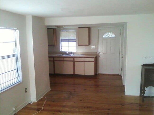 Building Photo - 7205 S Manhattan Ave