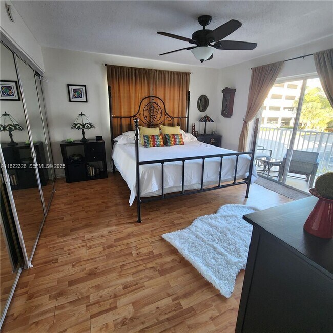 Building Photo - 2424 NE 9th St