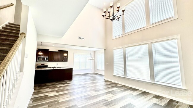 Building Photo - 1135 Overlake Dr