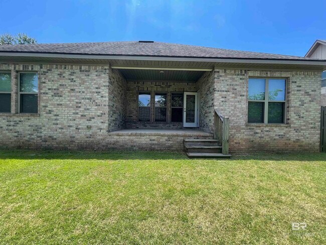 Building Photo - 253 Hawthorne Cir