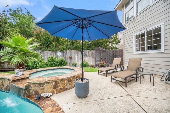 Building Photo - 1215 Boerne Dr