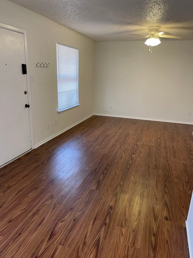 Building Photo - MOVE-IN READY ON 11/1/2025. Single level, pet friendly front-end fourplex townhome, UPGRADED WIDE...