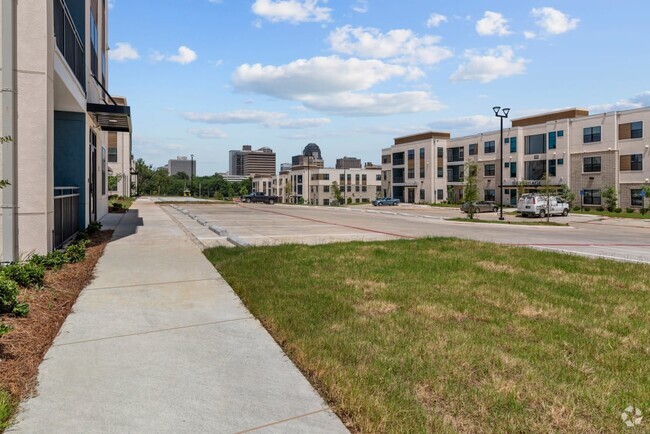 Building Photo - Bayou Grande