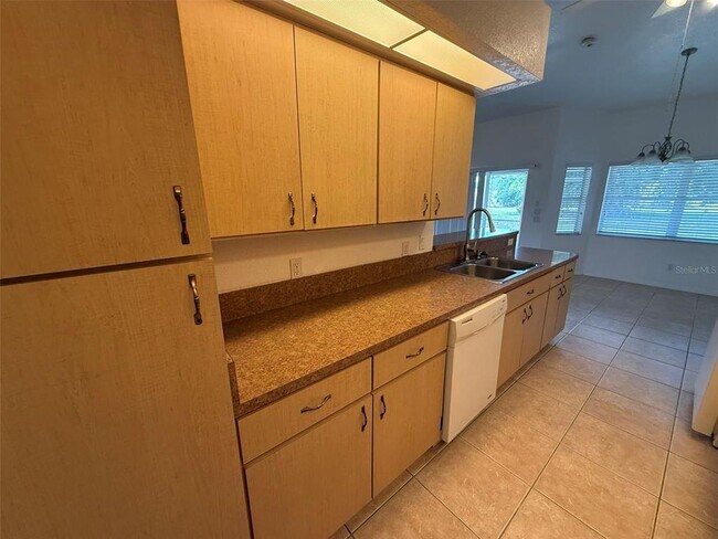 Building Photo - 27097 Paratins Dr