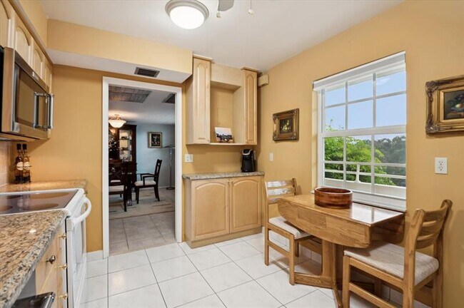 Building Photo - 3900 Oaks Clubhouse Dr