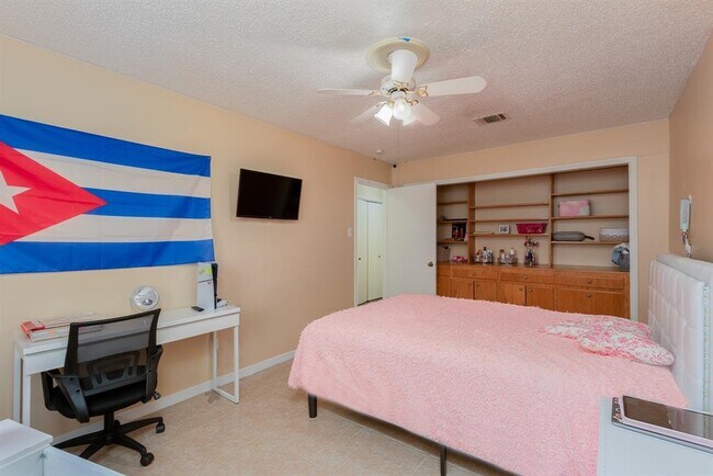 Building Photo - 3111 Windmill St