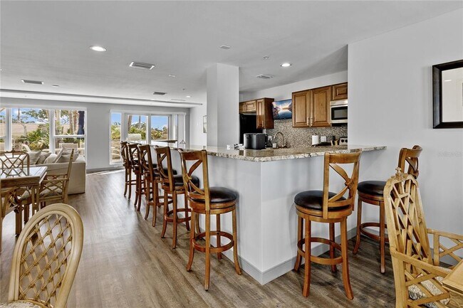 Building Photo - 603 Longboat Club Rd