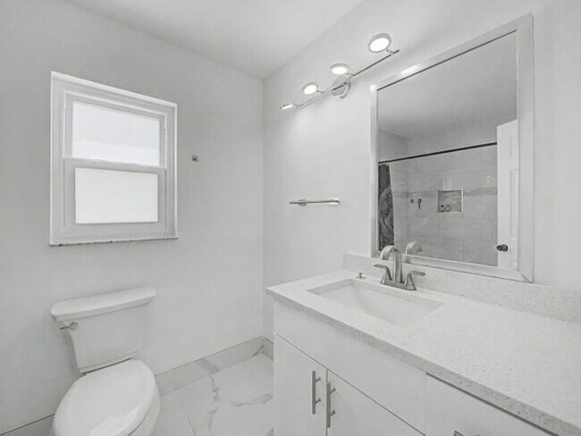 Building Photo - 8464 Lake Worth Rd