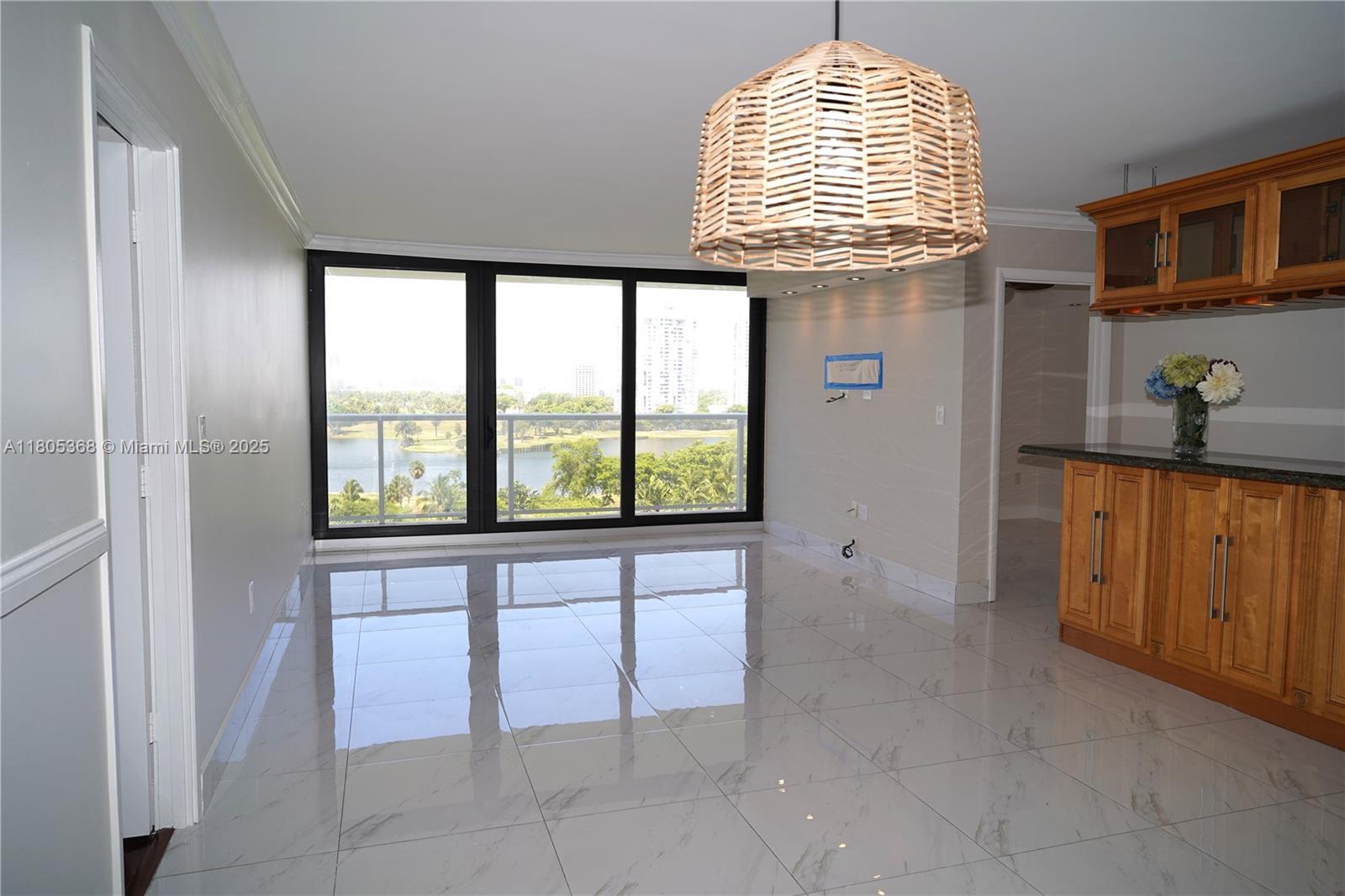Building Photo - 3731 N Country Club Dr